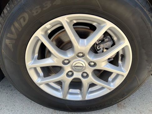 Used 2024 Chrysler Pacifica Touring-L FWD image 10