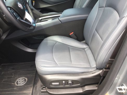 Used 2023 Buick Enclave Essence AWD/4WD image 13