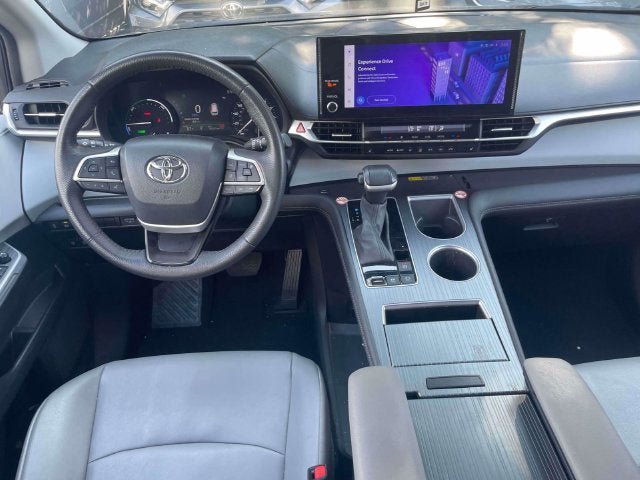 Certified 2025 Toyota Sienna XLE FWD image 15