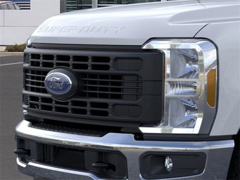 New 2026 Ford F250 XL w/ XL Off-Road Package image 17