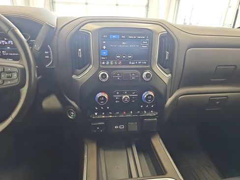 Used 2023 GMC Sierra 3500 Denali w/ Denali Ultimate Package AWD/4WD image 17