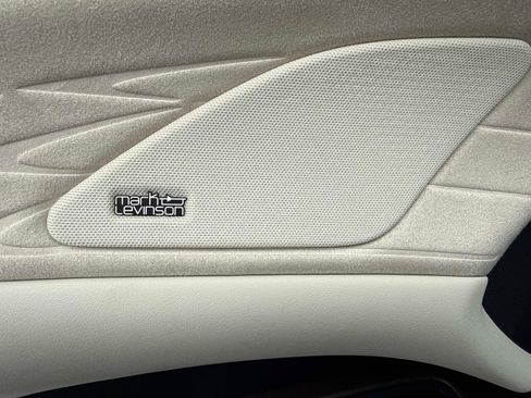 Used 2025 Lexus RX 450h AWD w/ Luxury Package image 19