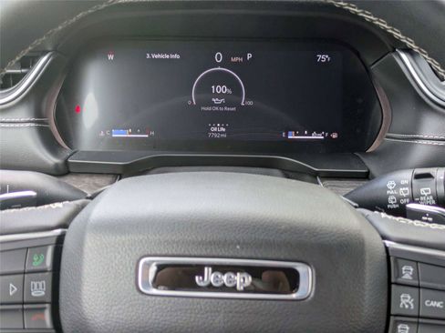Used 2024 Jeep Grand Cherokee Limited w/ Luxury Tech Group II AWD/4WD image 32