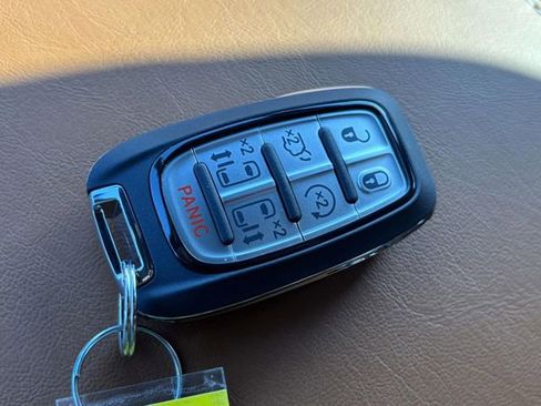 New 2026 Chrysler Pacifica Pinnacle image 30