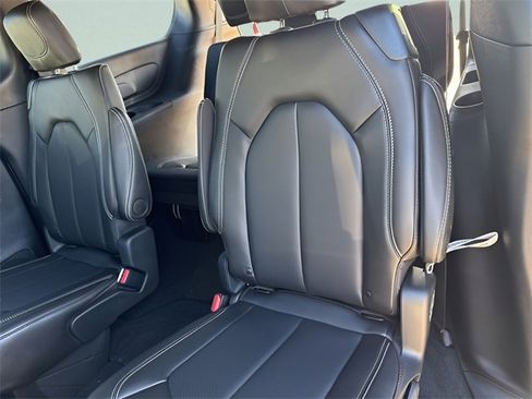 New 2026 Chrysler Pacifica Select image 29