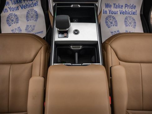 Used 2025 Land Rover Range Rover SE AWD/4WD image 28