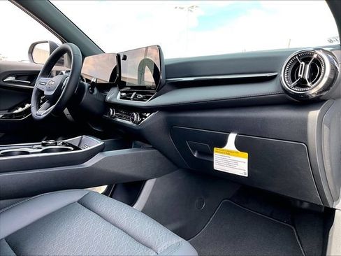 New 2027 Chevrolet Equinox LT w/ Convenience Package II FWD image 9