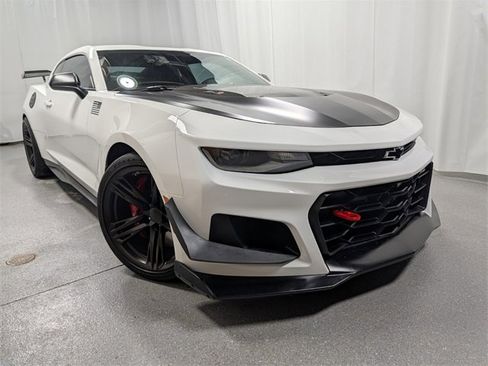 Used 2018 Chevrolet Camaro ZL1 image 2