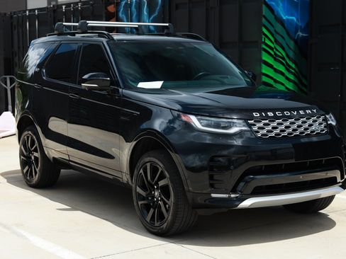 Used 2024 Land Rover Discovery Metropolitan Edition AWD/4WD image 19