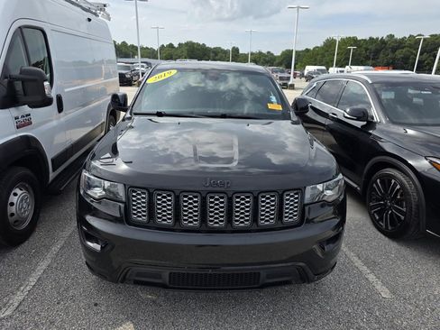 Used 2019 Jeep Grand Cherokee Altitude RWD image 2