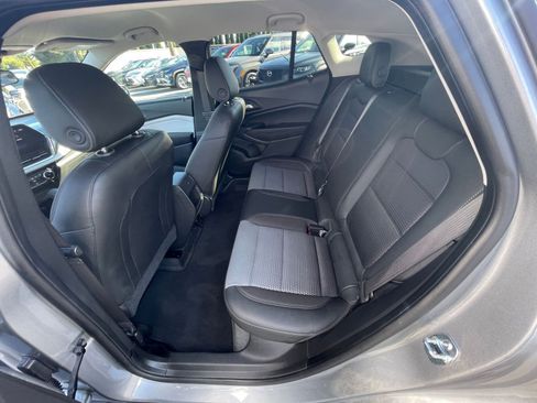 Used 2025 Chevrolet Trax LT image 24