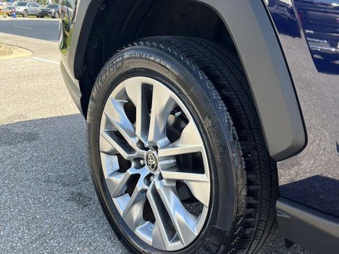 Used 2023 Toyota RAV4 XLE Premium image 9