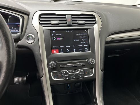 Used 2017 Ford Fusion SE w/ Equipment Group 201A FWD image 17