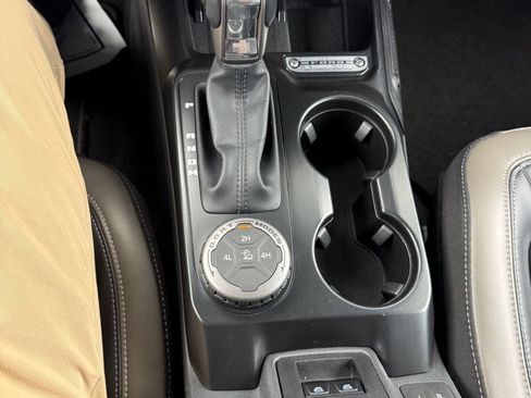 Used 2025 Ford Bronco Outer Banks AWD/4WD image 24