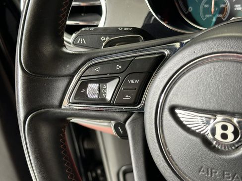 Used 2017 Bentley Bentayga image 23