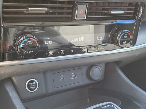 Used 2021 Nissan Rogue SV image 28