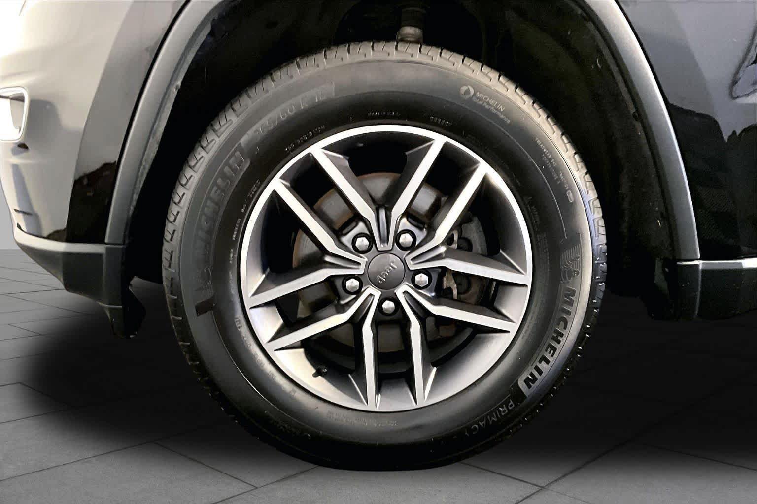 Used 2020 Jeep Grand Cherokee Limited AWD/4WD image 11
