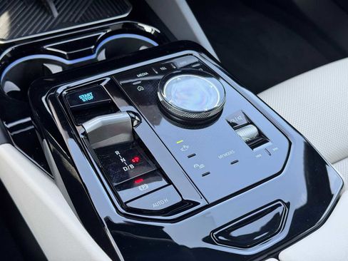 Used 2025 BMW i5 xDrive40 w/ Premium Package image 26