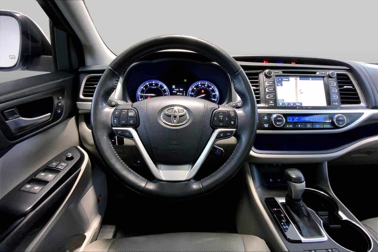 Used 2017 Toyota Highlander Limited Platinum AWD/4WD image 5