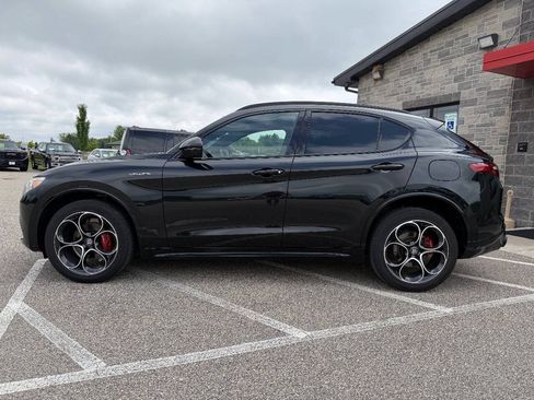 Used 2022 Alfa Romeo Stelvio Veloce AWD/4WD image 7