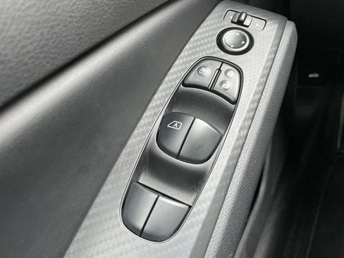 Used 2025 Nissan Altima 2.5 SV FWD image 12