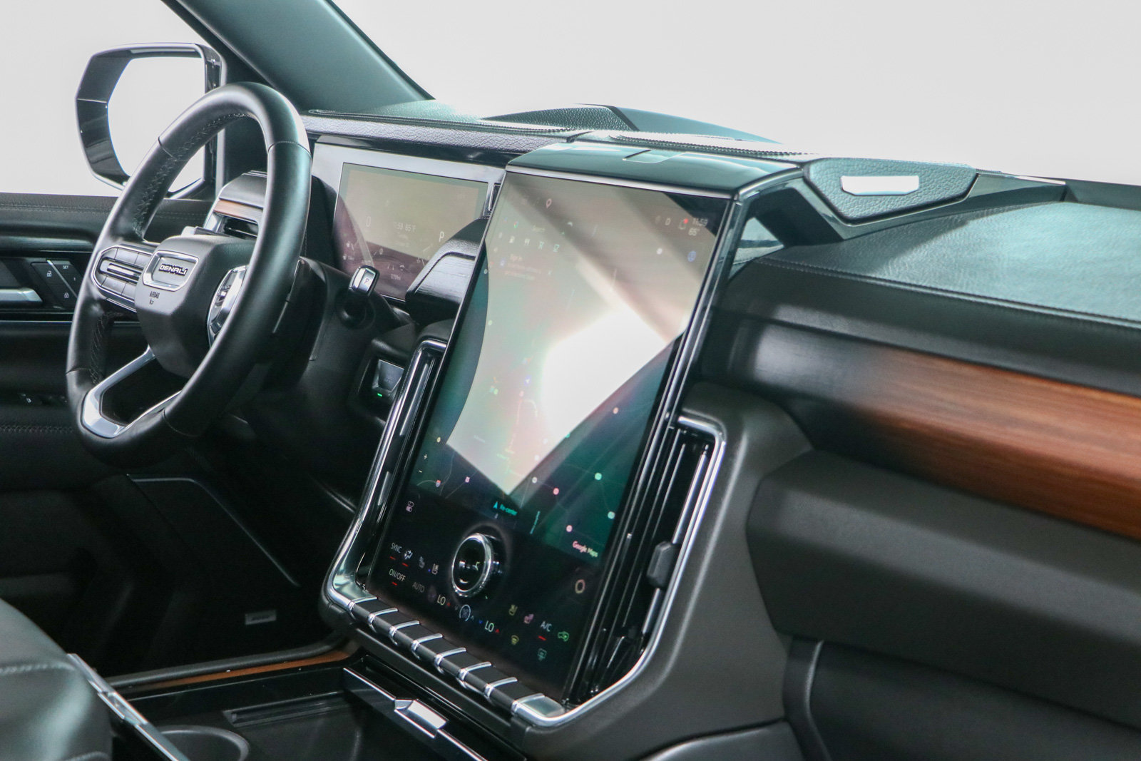Used 2026 GMC Yukon Denali w/ Sun & Power Step Package AWD/4WD image 30