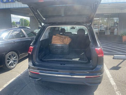 Used 2022 Volkswagen Tiguan SE w/ Panoramic Sunroof Package AWD/4WD image 5