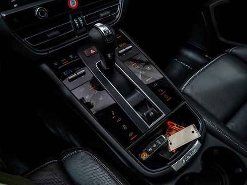 New 2026 Porsche Macan GTS image 21