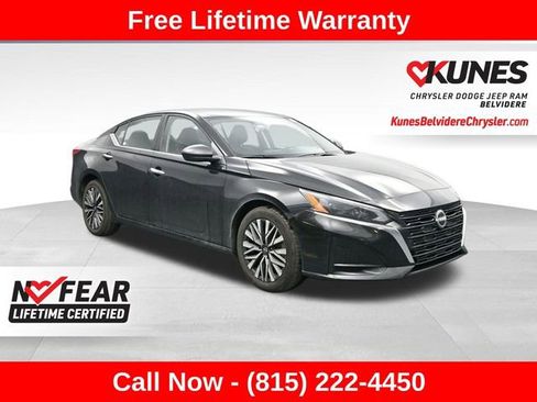 Used 2024 Nissan Altima 2.5 SV image 1