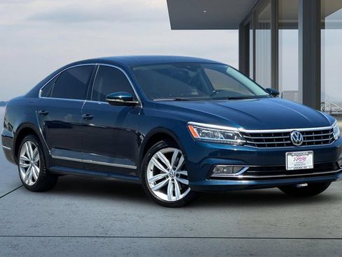 Used 2018 Volkswagen Passat 3.6 SEL Premium FWD image 2