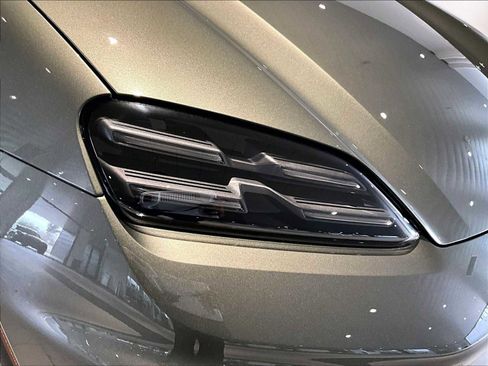 New 2025 Porsche Macan 4S Electric image 12