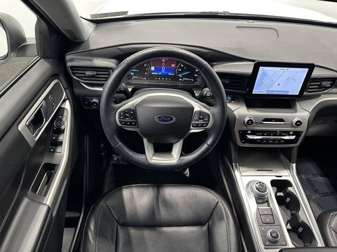 Used 2021 Ford Explorer XLT w/ Equipment Group 202A AWD/4WD image 20