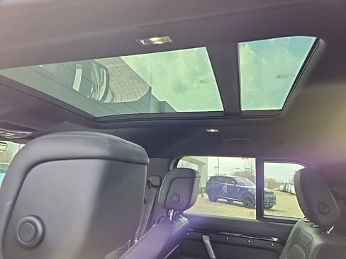 Used 2023 Land Rover Defender 130 X-Dynamic SE image 15