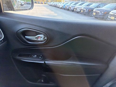 Used 2019 Jeep Cherokee Latitude Plus image 26