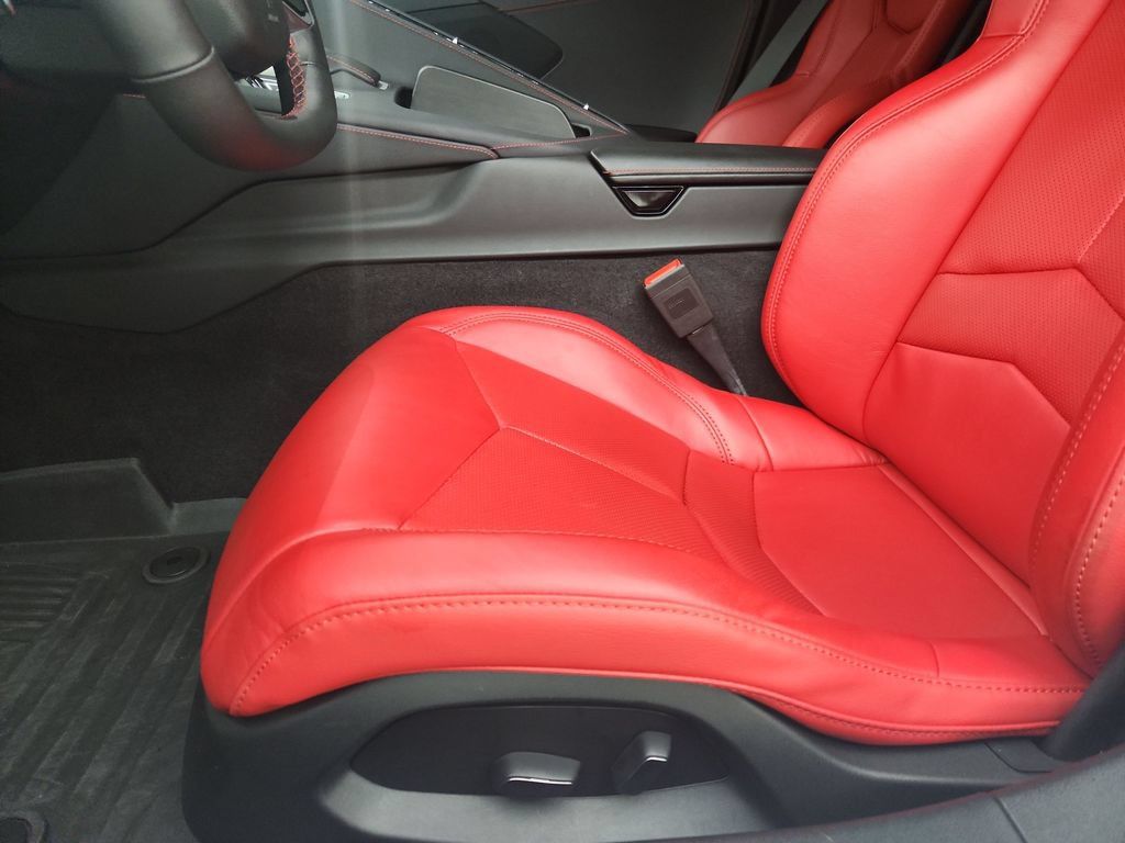 Used 2024 Chevrolet Corvette Stingray Coupe RWD image 21