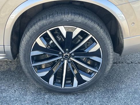 Used 2025 Volvo XC90 B6 Ultra image 11