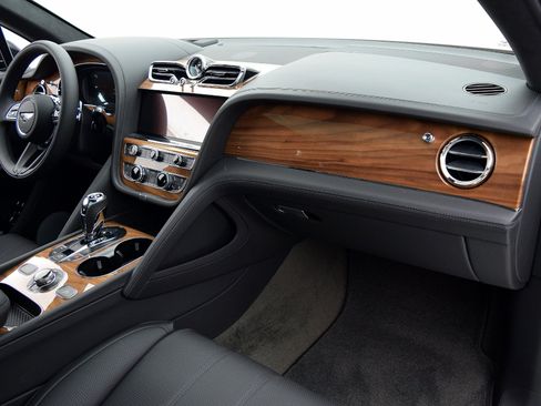 Certified 2021 Bentley Bentayga Plug-In Hybrid AWD/4WD image 26