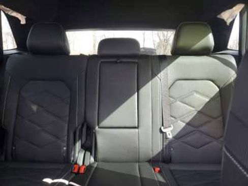 Used 2024 Volkswagen Atlas Cross Sport SE AWD/4WD image 7