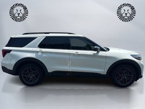Used 2025 Ford Explorer ST AWD/4WD image 5