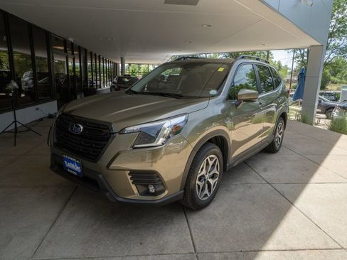 Certified 2024 Subaru Forester Premium AWD/4WD image 3
