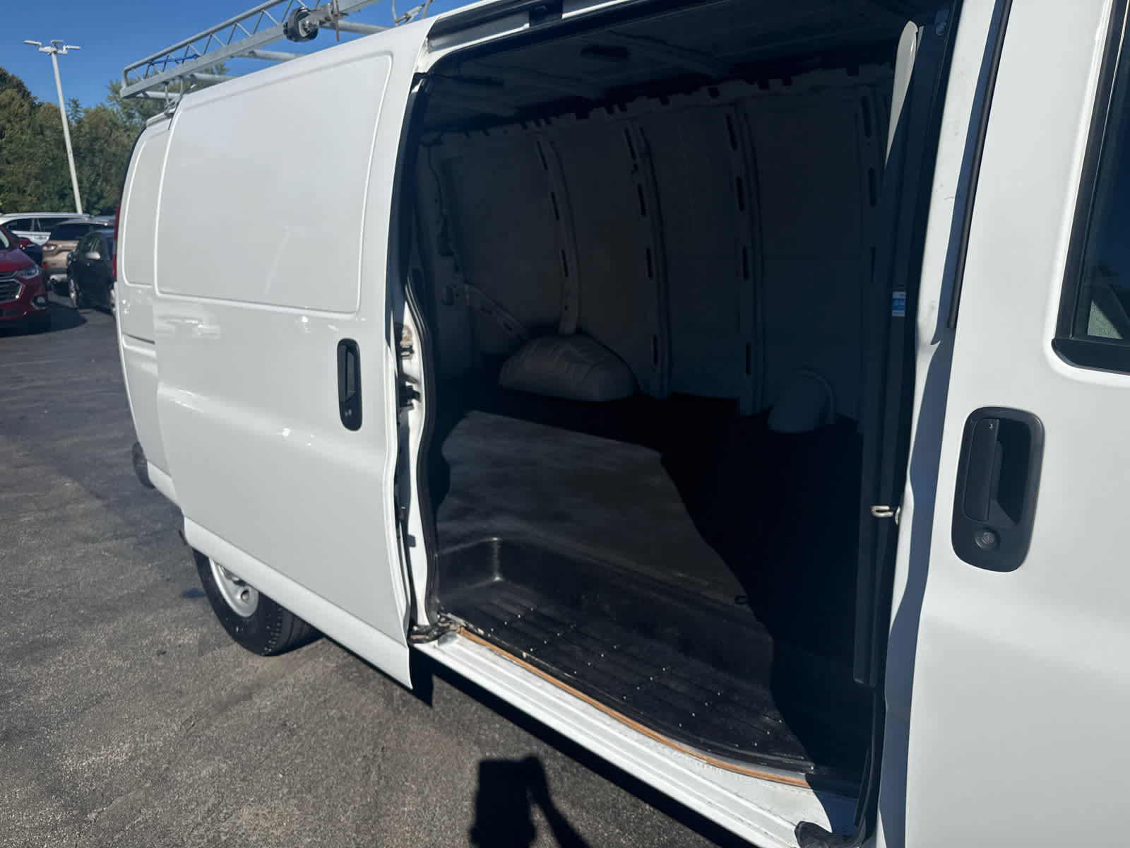 Used 2017 Chevrolet Express 3500 Extended RWD image 13