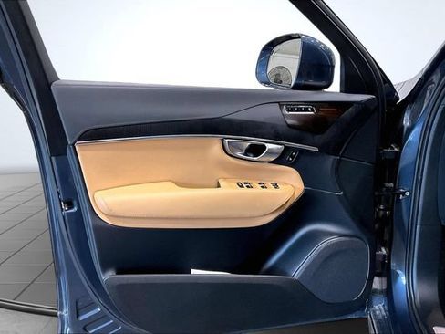 Certified 2025 Volvo XC90 T8 Ultra w/ Protection Package Premier AWD/4WD image 26