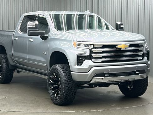 Used 2024 Chevrolet Silverado 1500 High Country w/ High Country Premium Package image 7