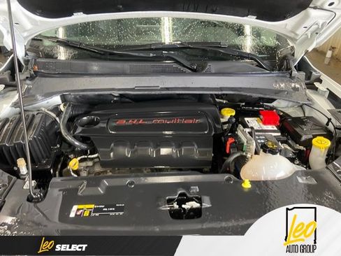 Used 2022 Jeep Compass Latitude AWD/4WD image 11