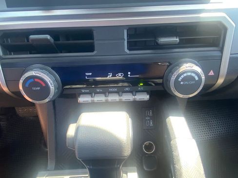 Used 2025 Toyota 4Runner SR5 AWD/4WD image 17