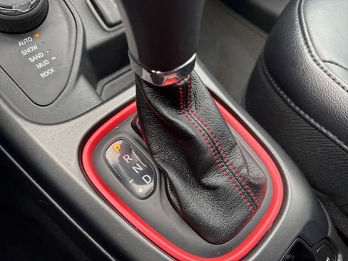 Used 2017 Jeep Compass Trailhawk image 24