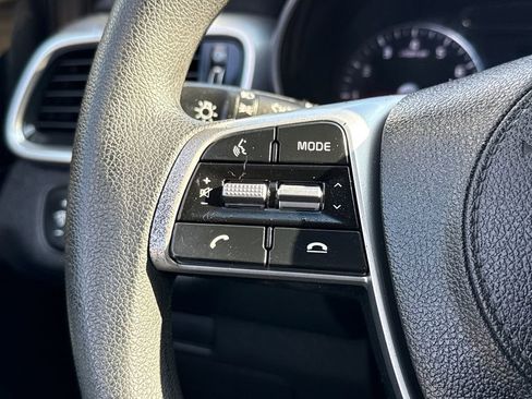 Used 2020 Kia Sorento LX image 28