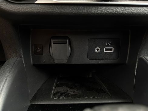Used 2025 Nissan Versa SV FWD image 23