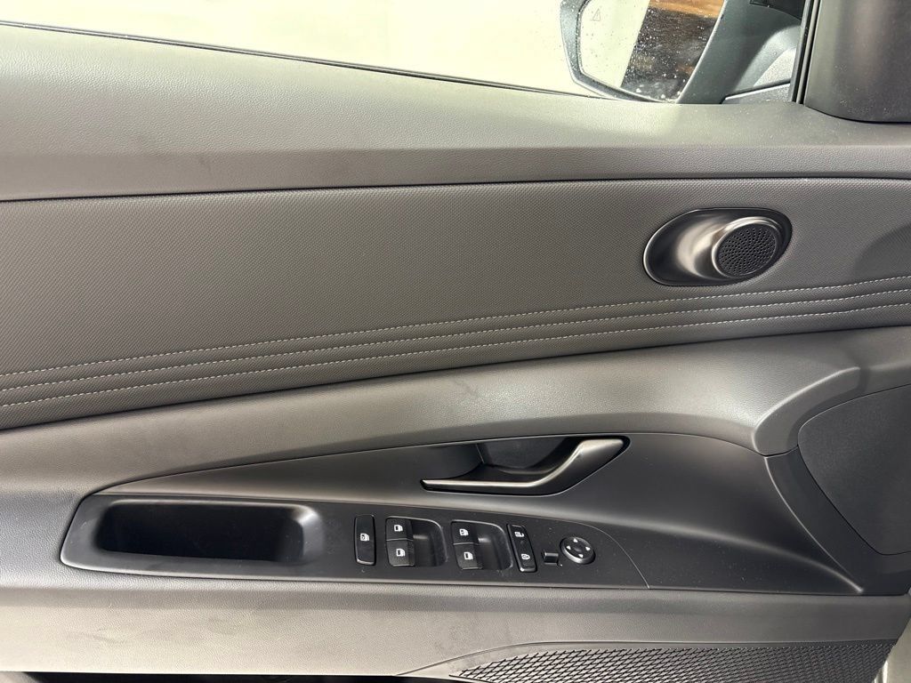 New 2026 Hyundai Elantra SEL Sport FWD image 17