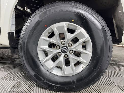 Used 2024 Nissan Frontier SV image 4
